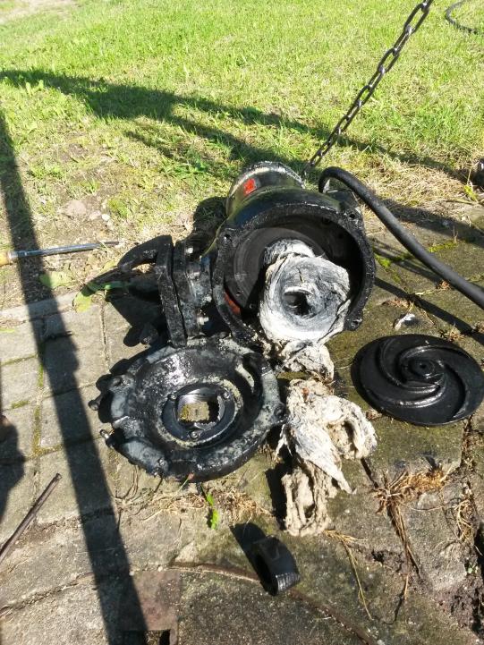 Feuchttücher in der Schmutzwasserpumpe